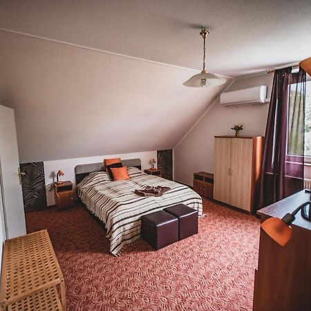 Primavera Vendegszobak Eger Luaran gambar